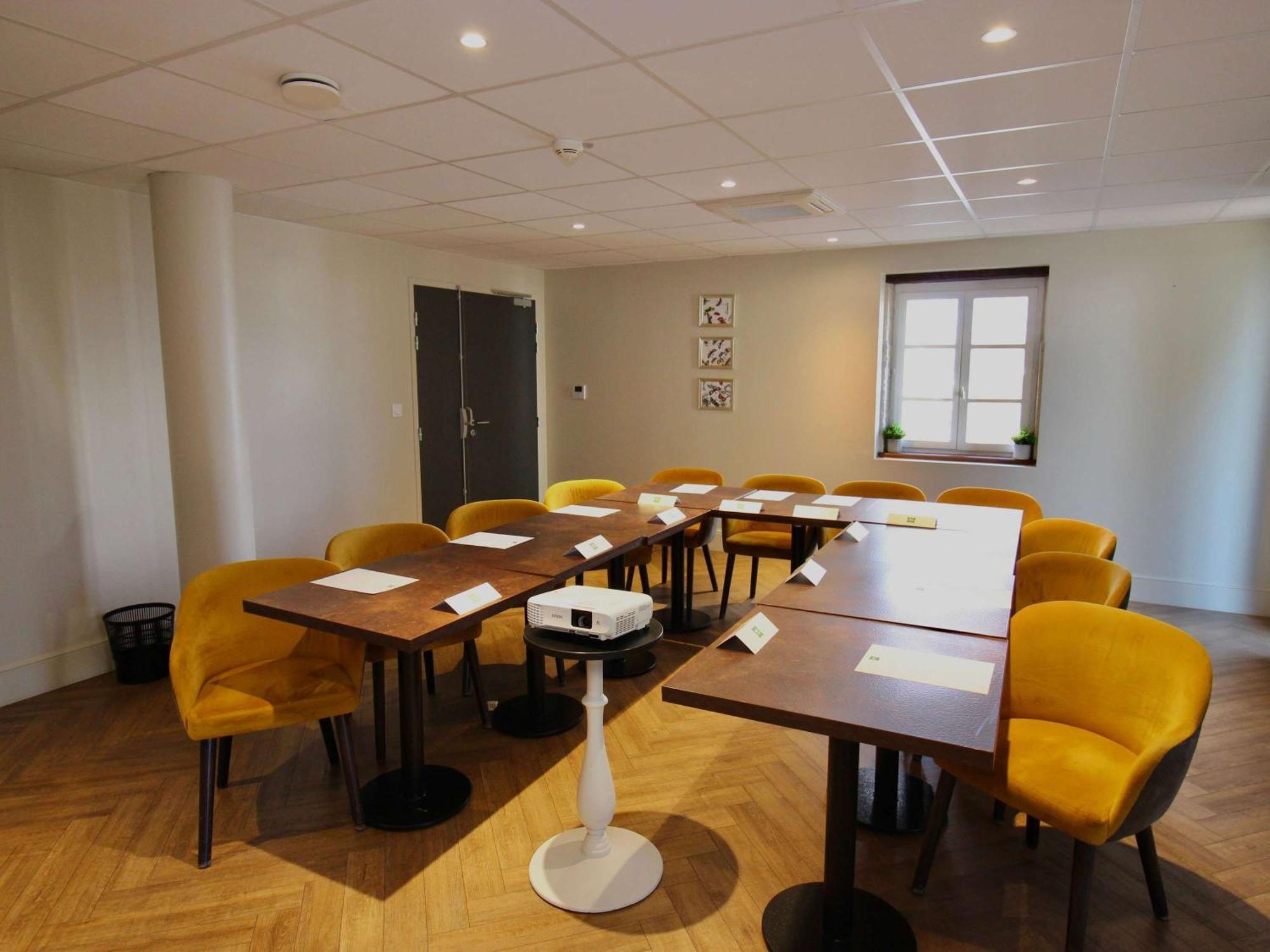 ホテル Ibis Styles Dijon Sud Domaine De Beauregard 21600 ロンヴィック エクステリア 写真